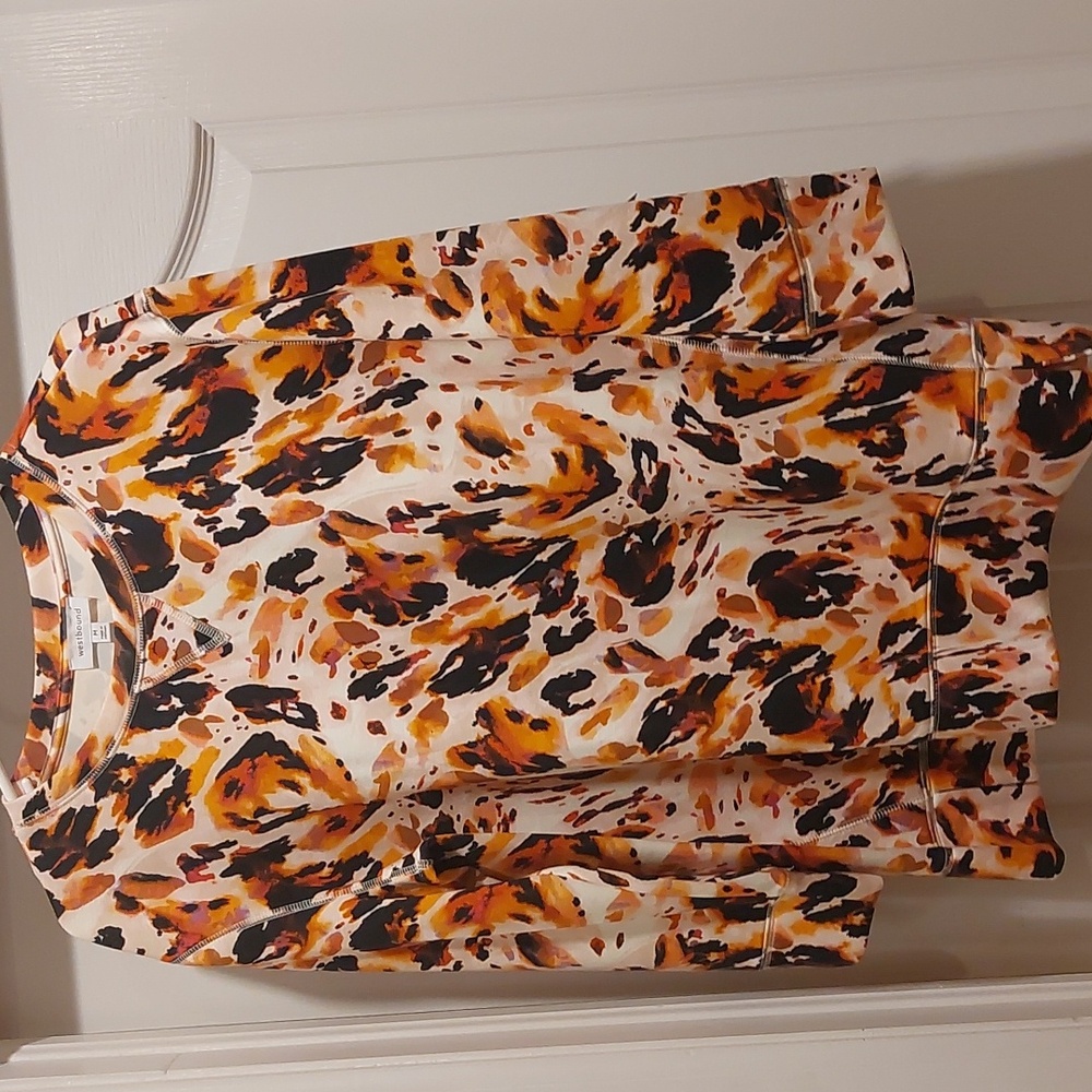 Womens' Multicolor Patterned Top - Picture 8 of 9